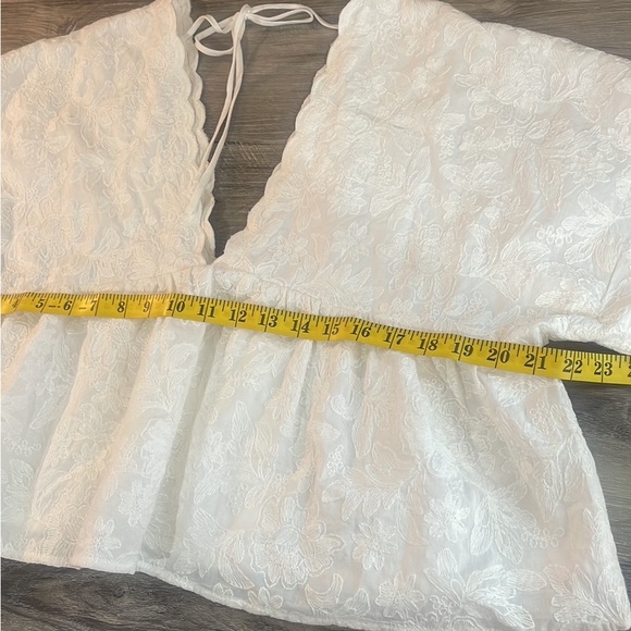 Anthropologie white floral stitched V neck flowy top, tie back, Medium,NWT - Picture 10 of 11